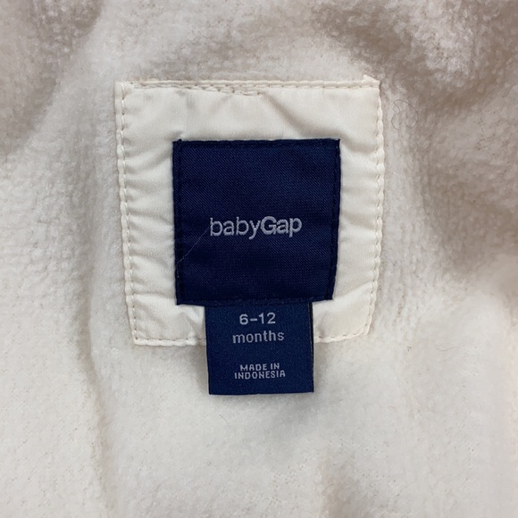 ❌Sold❌ 6-12 Month Gap Off-White Puffer Coat with Hood - Picture 5 of 10